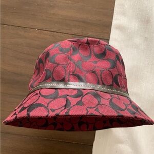 Red Coach Monogram bucket hat. Sz Petite Small